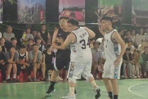 全场没摸过球，但是体能消耗最大的俩人~🤣